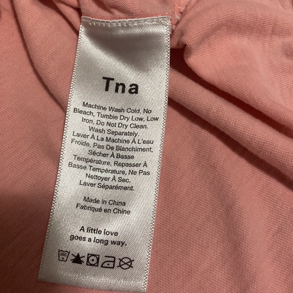 Selling this pink Aritzia TNA long sleeve shirt, in a size medium. - Picture 3 of 4